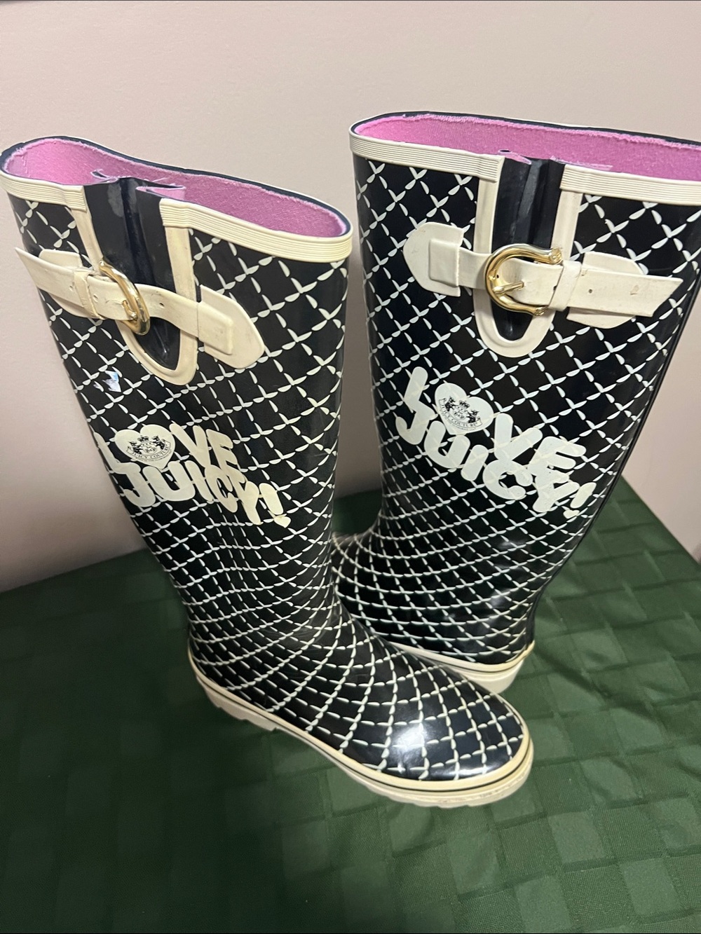 RARE Vintage Juicy Couture Black & Cream Lattice 'Love Juicy' Rain Boots - Picture 10 of 13